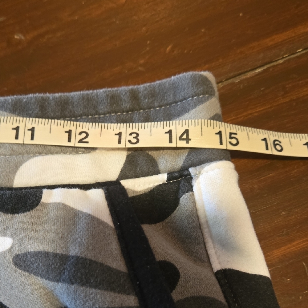 Hollister Women's Black and Gray Camo Joggers #817 - Picture 14 of 14